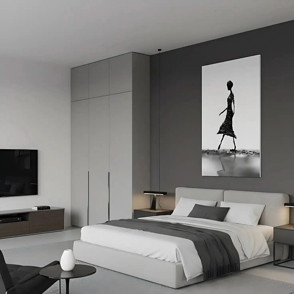 Photographie en noir et blanc d'une silhouette féminine élégante marchant, idéale pour une décoration moderne.