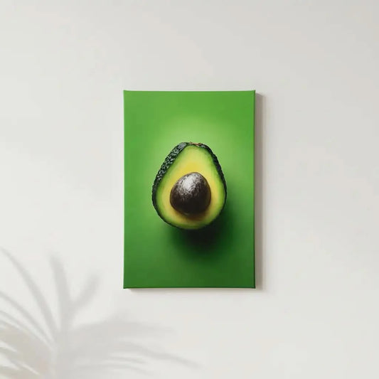 Art abstrait minimaliste avec un vase en céramique sombre sur un fond brun clair texturé. Le vase a un col blanc élégant.