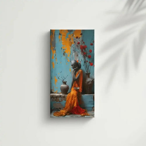 Photographie d'une silhouette féminine en sari orange, entourée de fleurs rouges et d'une peinture murale colorée - atmosphère inspirante.