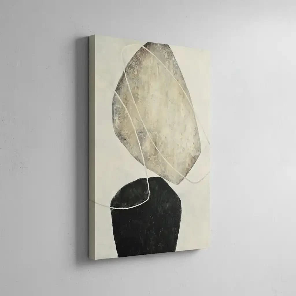 Tableau abstrait avec formes suspendues en tons beige et noir. Style moderne, idéal pour un salon épuré.