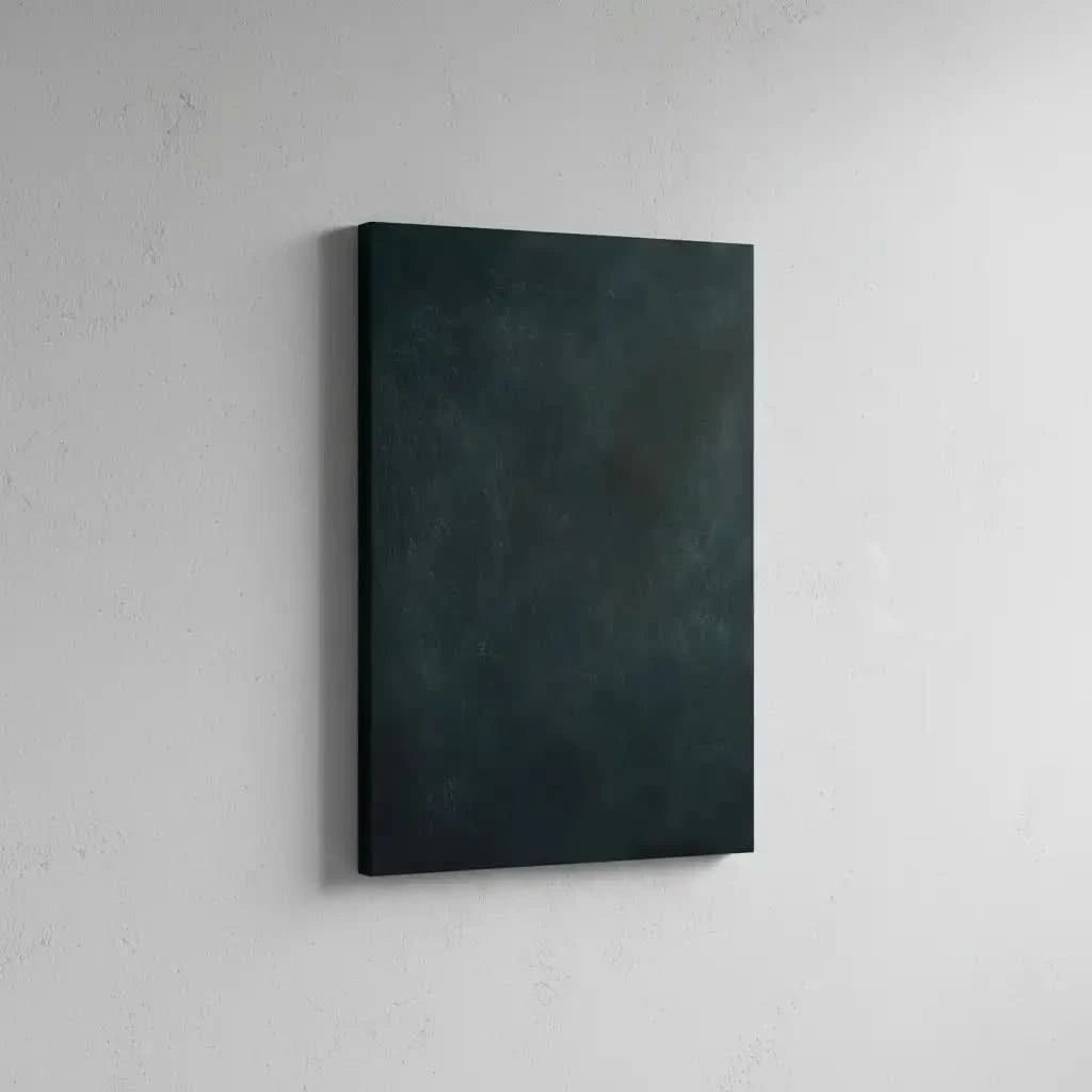 Tableau abstrait en vert foncé avec textures subtiles. Atmosphère énigmatique et apaisante, idéal pour un salon.