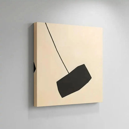 Tableau minimaliste avec fond beige et forme noire suspendue. Contraste subtil, idéal pour un salon moderne.