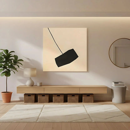 Tableau minimaliste avec fond beige et forme noire suspendue. Contraste subtil, idéal pour un salon moderne.