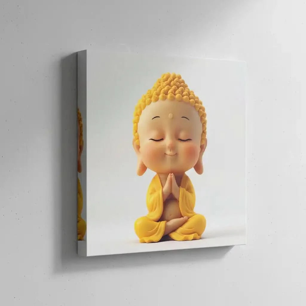 Décoration avec un Bouddha souriant en jaune, transmettant la sérénité et la paix, idéal pour les salons ou les espaces de méditation.