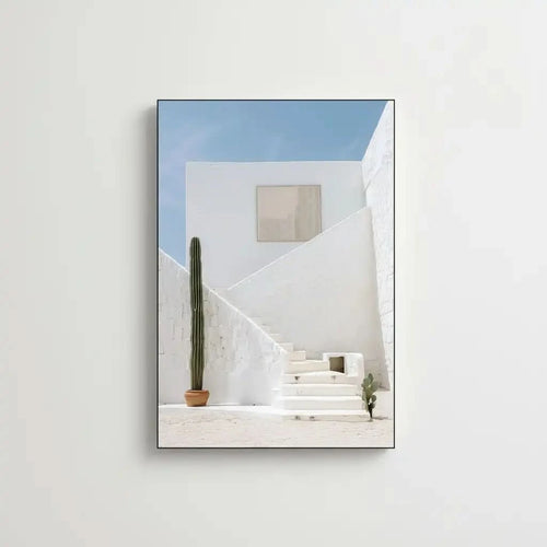 Escalier épuré, cactus vert et ciel bleu limpide, créant une ambiance moderne et minimaliste, idéale pour une décoration simple et tranquille.