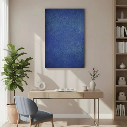 Tableau abstrait en nuances de bleu avec textures organiques. Atmosphère immersive, idéal pour un salon moderne.