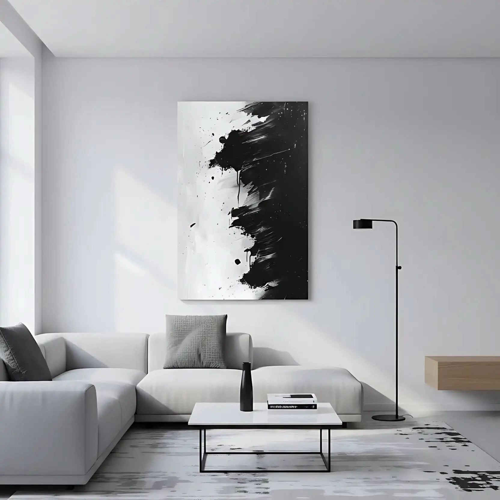 Peinture abstraite en noir et blanc avec des coups de pinceau dynamiques, idéale pour un salon moderne.