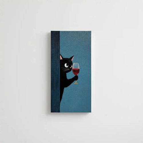 Un chat noir observant mystérieusement avec un verre de vin, créant une atmosphère intrigante, parfait pour une chambre calme.