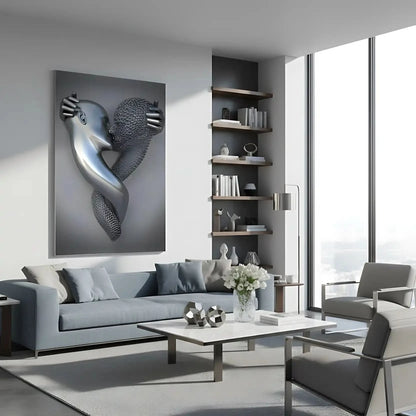 Deux visages s'embrassent, l'un argenté, l'autre en maille, dans une toile abstraite évoquant passion et sérénité.