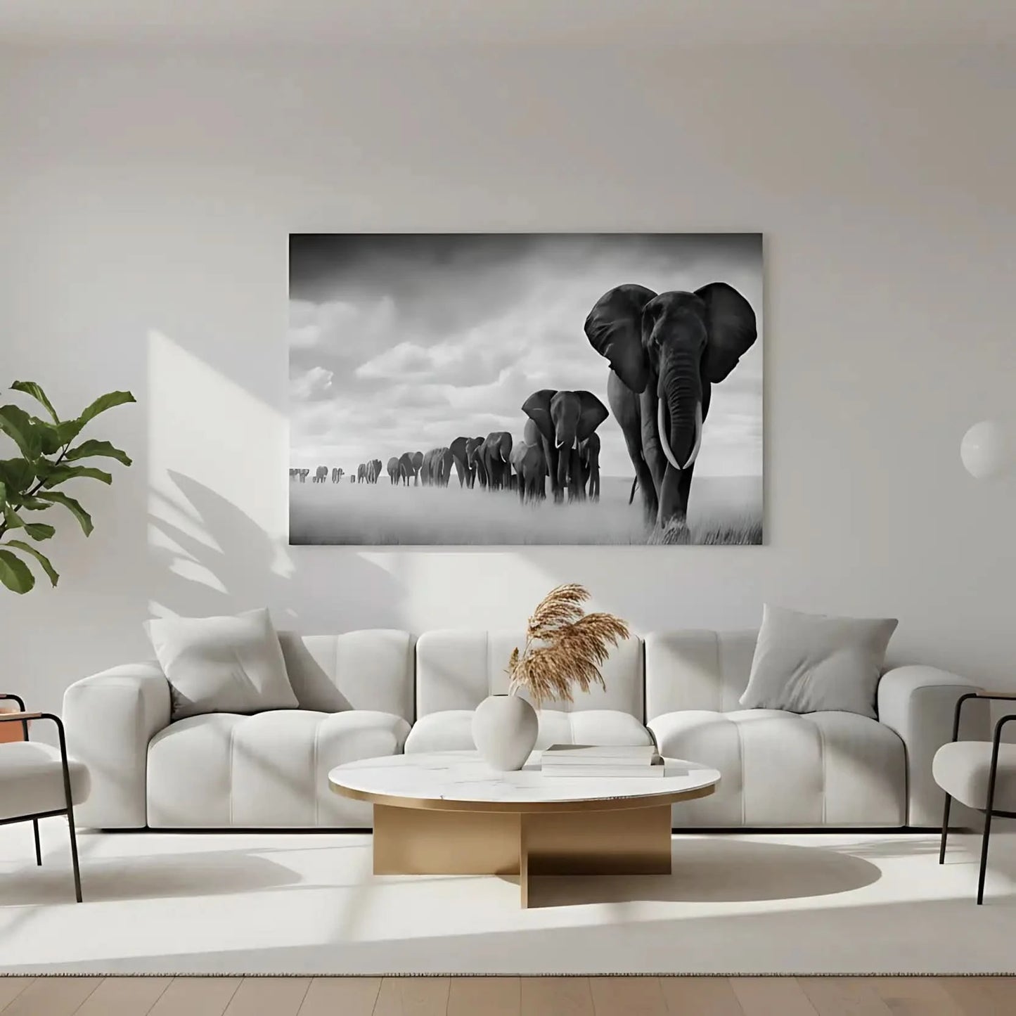 Tableau noir et blanc d'une file d'éléphants avançant dans la savane sous un ciel nuageux, symbole de force et d'unité.