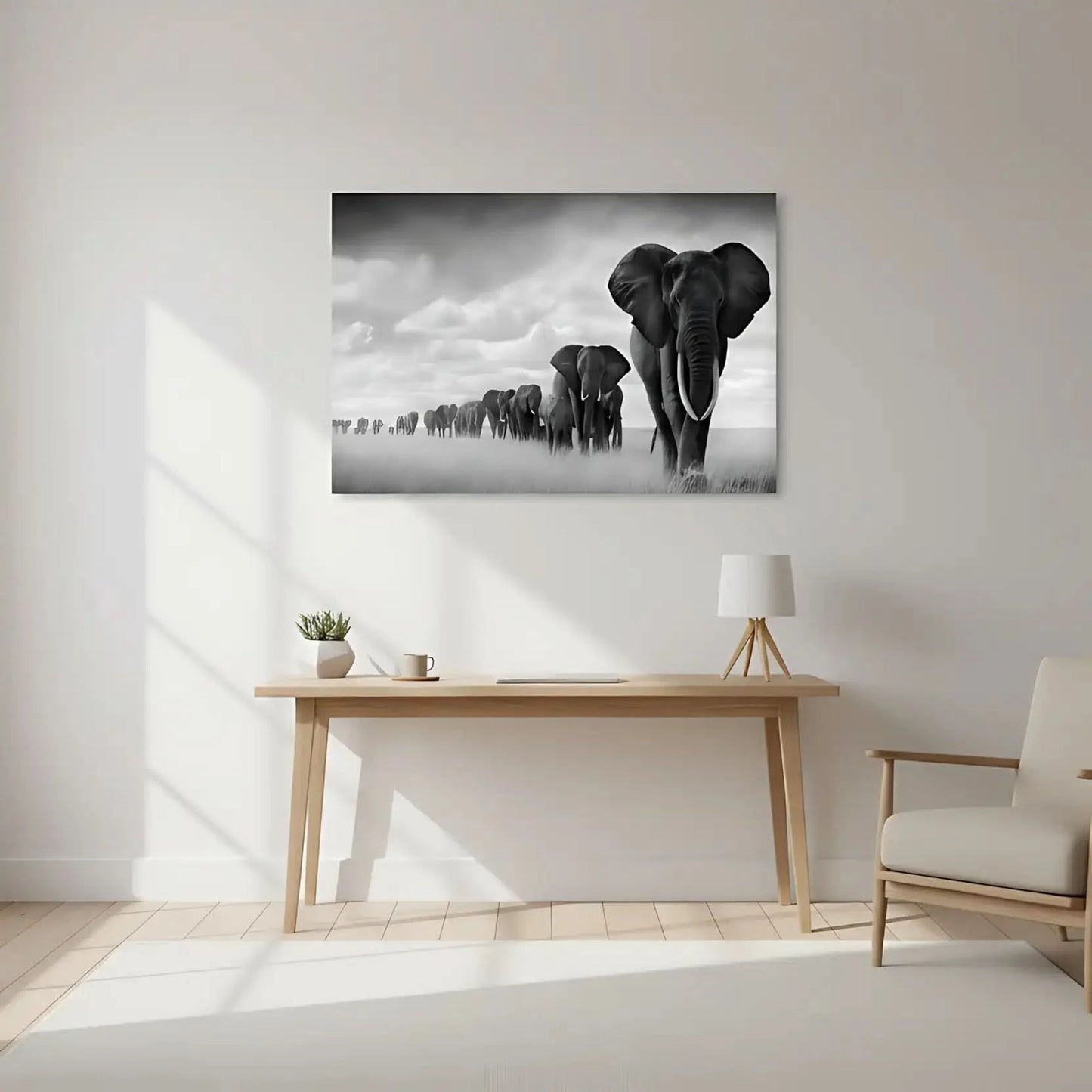 Tableau noir et blanc d'une file d'éléphants avançant dans la savane sous un ciel nuageux, symbole de force et d'unité.