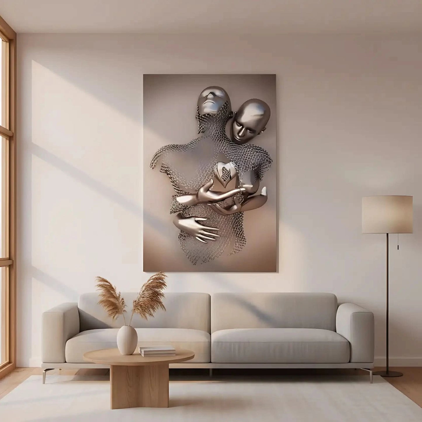 Silhouette en maille enlacée par un corps argenté portant un coeur, dans un tableau abstrait gris montrant amour et sérénité.