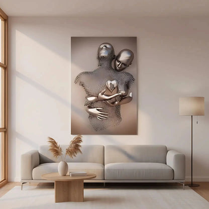 Silhouette en maille enlacée par un corps argenté portant un coeur, dans un tableau abstrait gris montrant amour et sérénité.