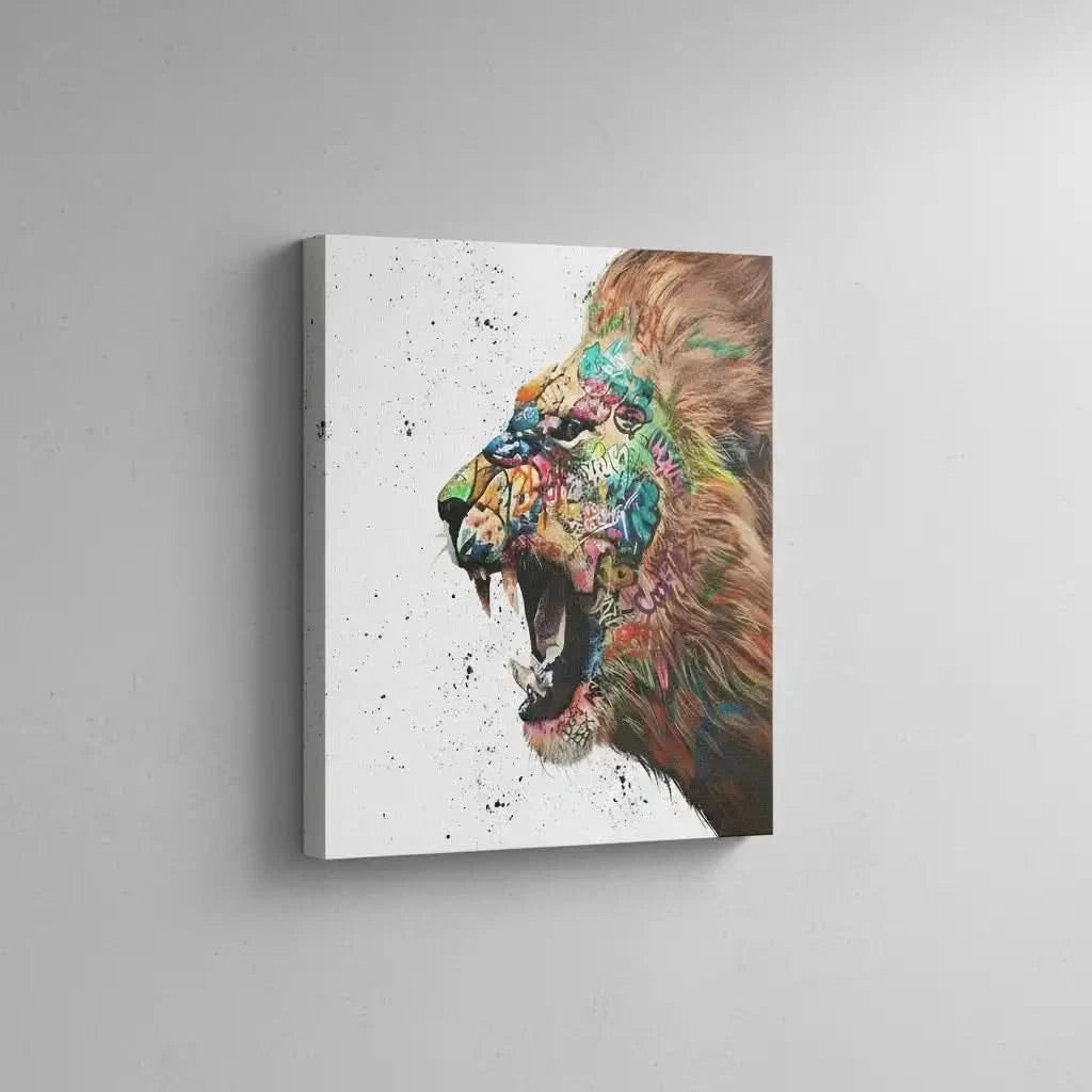 Lion majestueux en street art, crinière multicolore, énergie urbaine pour salon moderne ou bureau créatif.
