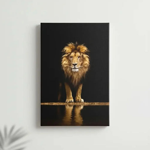 Tableau d'un lion majestueux sur fond noir, crinière dorée, ambiance puissante et mystérieuse pour salon ou bureau.