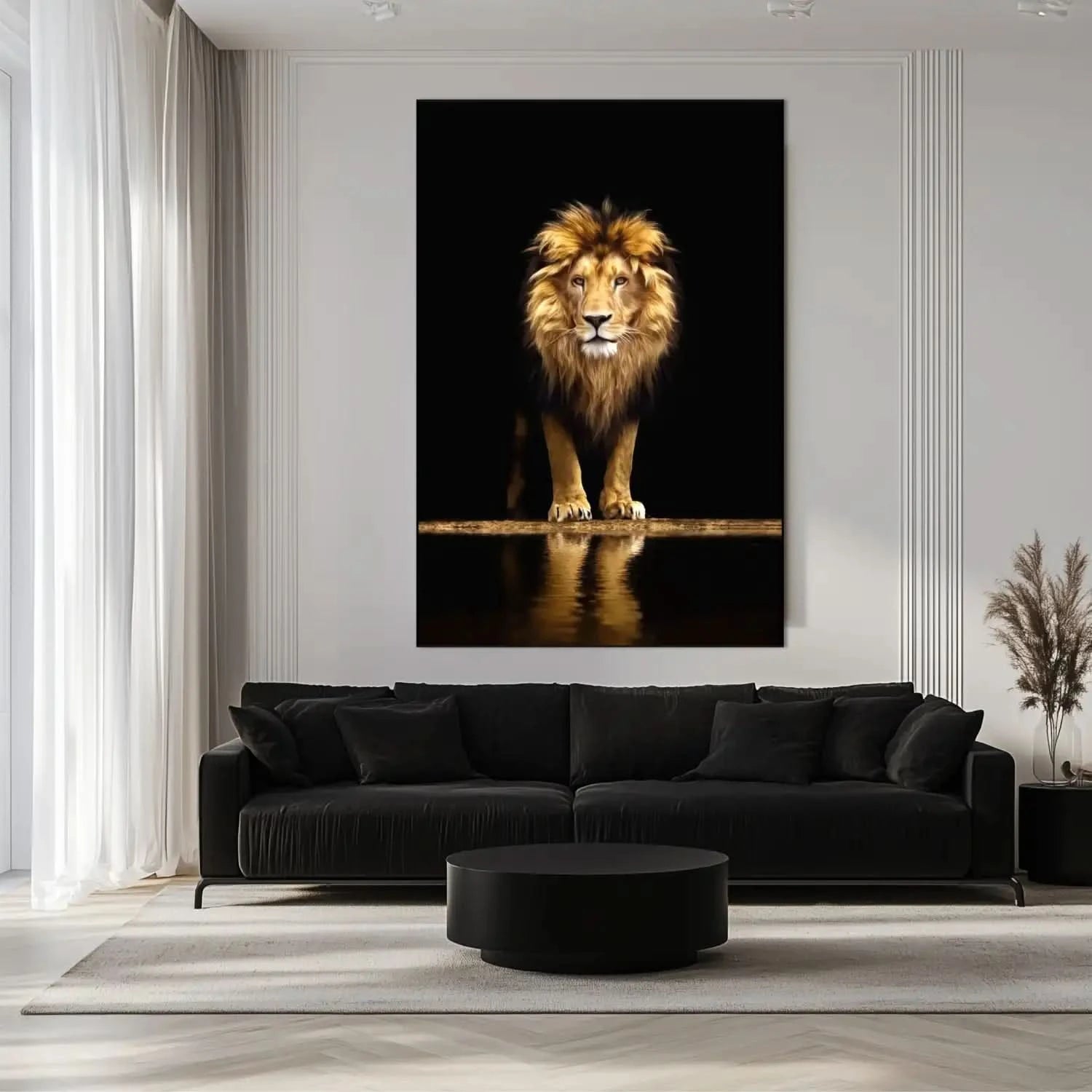 Tableau d'un lion majestueux sur fond noir, crinière dorée, ambiance puissante et mystérieuse pour salon ou bureau.