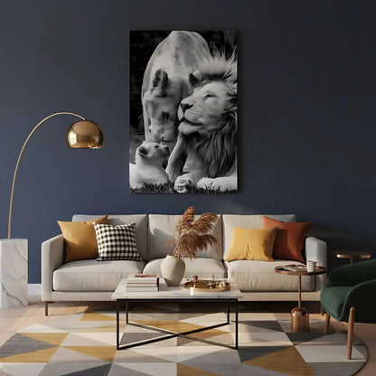 Scène en noir et blanc d'une famille de lions, tendresse et harmonie, ambiance sereine pour salon ou bureau.