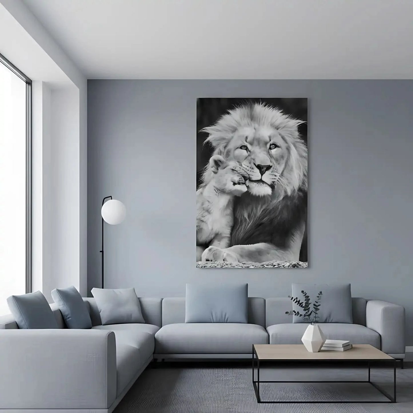 Portrait en noir et blanc d'un lion et son lionceau, tendresse animale, ambiance sereine pour salon ou bureau.
