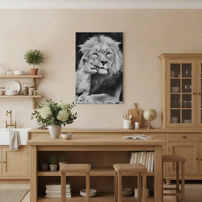 Portrait en noir et blanc d'un lion et son lionceau, tendresse animale, ambiance sereine pour salon ou bureau.