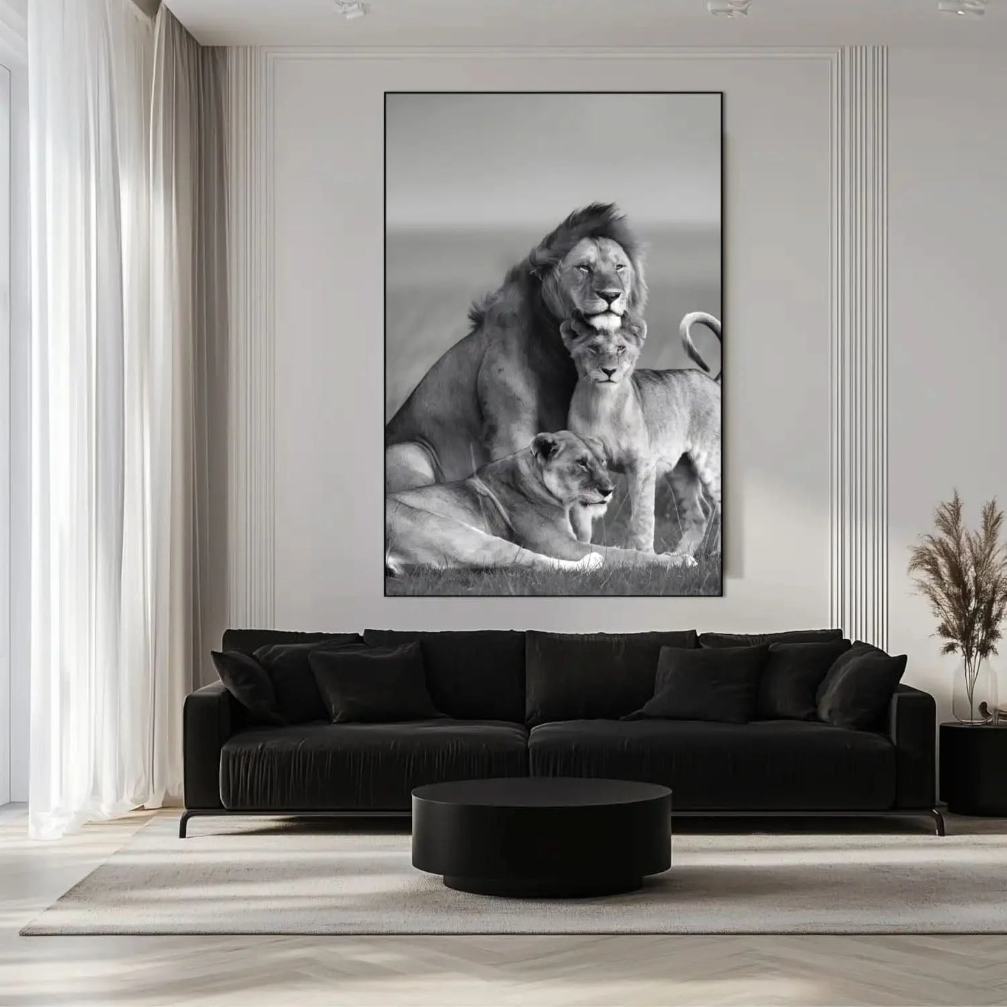 Famille de lions en noir et blanc, ambiance majestueuse et sereine, idéale pour salon ou bureau élégant.