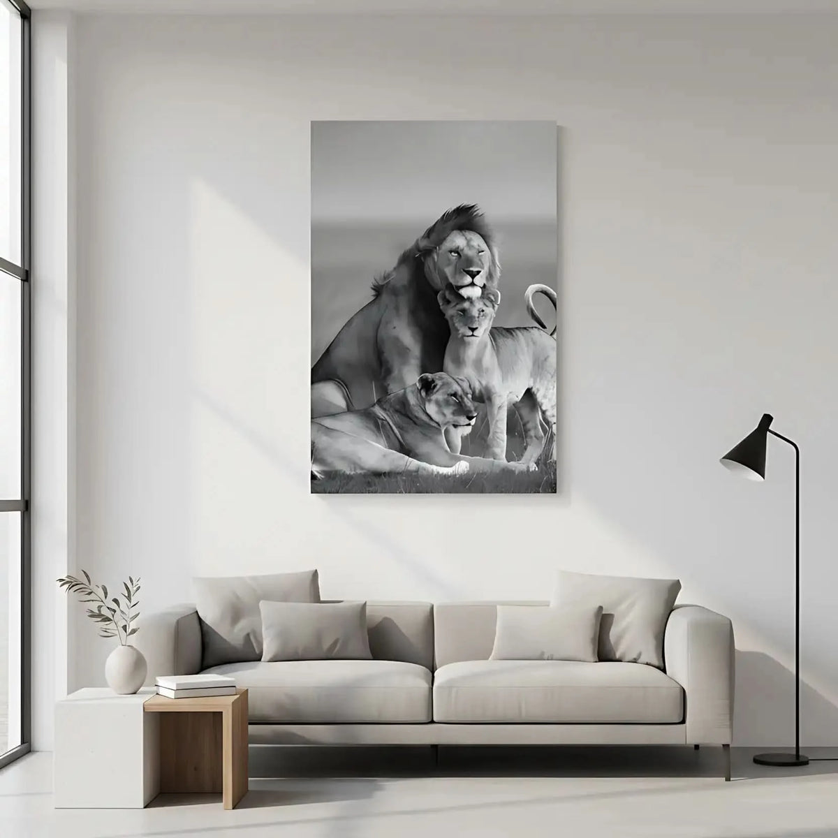 Famille de lions en noir et blanc, ambiance majestueuse et sereine, idéale pour salon ou bureau élégant.