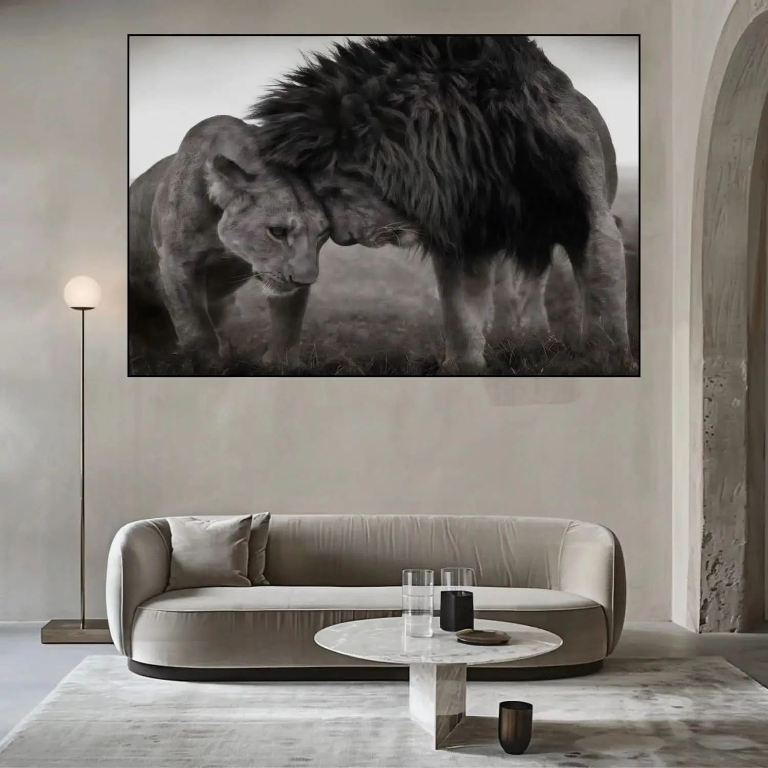 Lion et lionne en noir et blanc, moment de tendresse, ambiance sereine pour salon ou bureau.