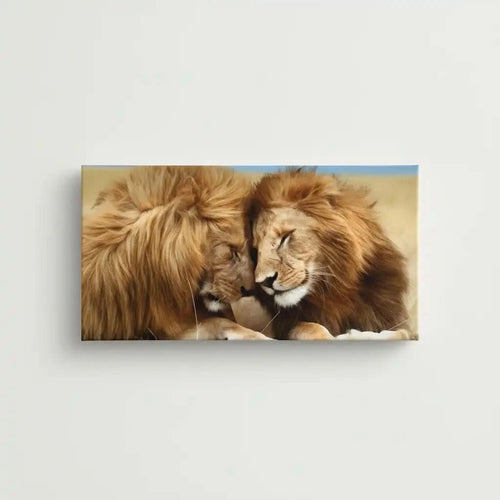 Deux lions aux crinières dorées, tête contre tête, évoquant tendresse et sérénité, idéal pour salon ou chambre.