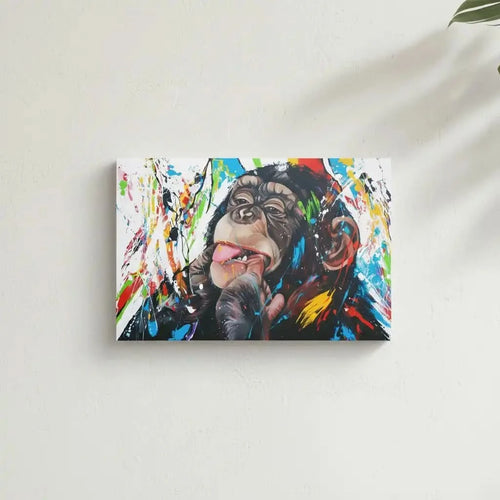 Toile Pop Art avec singe espiègle, éclaboussures multicolores, ambiance joyeuse pour salon moderne ou chambre d'enfant.