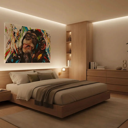 Toile Pop Art avec singe espiègle, éclaboussures multicolores, ambiance joyeuse pour salon moderne ou chambre d'enfant.