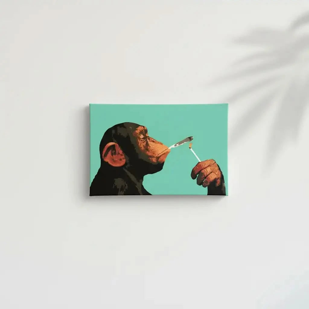 Tableau pop art d'un chimpanzé fumant, couleurs vives et style moderne, ambiance humoristique pour salon ou bureau.