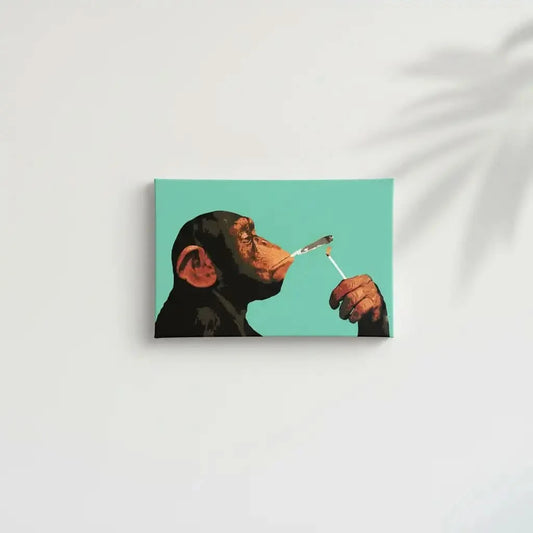 Tableau pop art d'un chimpanzé fumant, couleurs vives et style moderne, ambiance humoristique pour salon ou bureau.