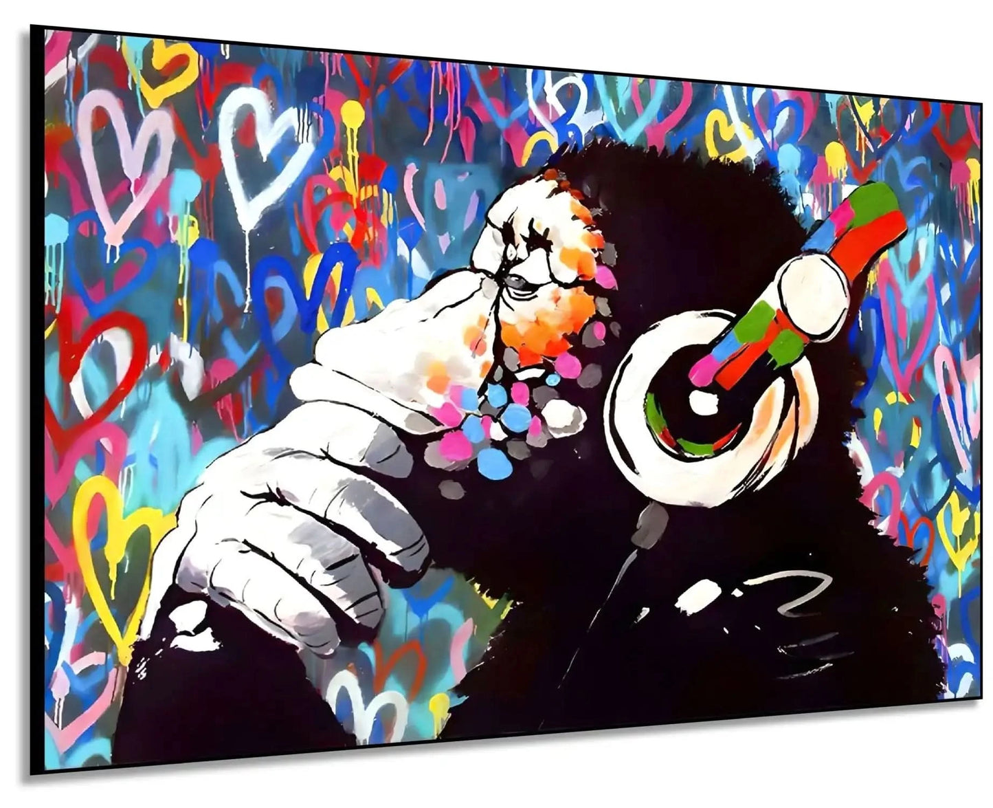 Singe pensif entouré de graffitis multicolores et cœurs éclatants, ambiance urbaine et dynamique pour salon moderne.