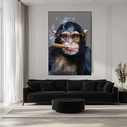 Portrait d'un singe avec lunettes fumant un cigare, ambiance chic et mystique, idéal pour salon ou bureau moderne.
