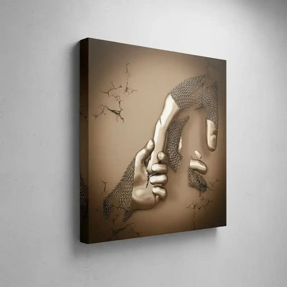 Une main dorée attrape une main cassée dans un tableau abstrait carré; or et beige évoquent solidarité et vitalité.