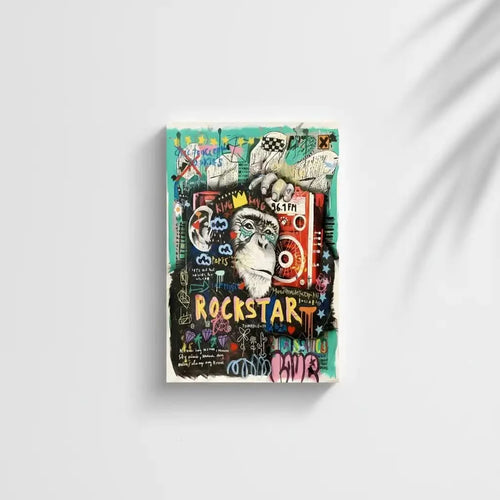 Tableau pop art avec gorille couronné, graffitis colorés, rouge éclatant et turquoise vif, ambiance urbaine et dynamique.