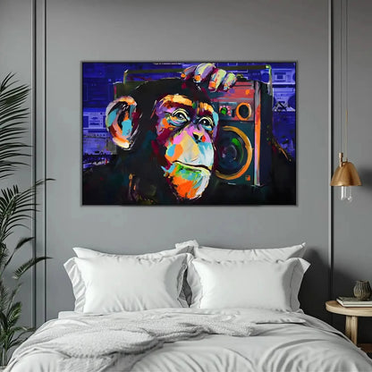 Tableau pop art avec singe vibrant et radio, couleurs éclatantes, ambiance ludique pour salon moderne.