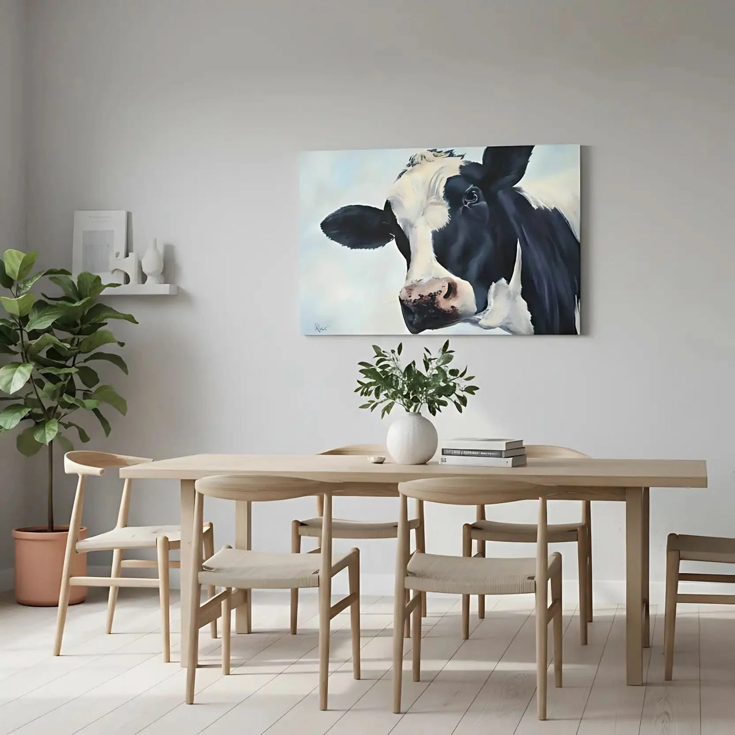 Portrait réaliste d'une vache en noir et blanc, ambiance rustique et apaisante pour salon ou cuisine.