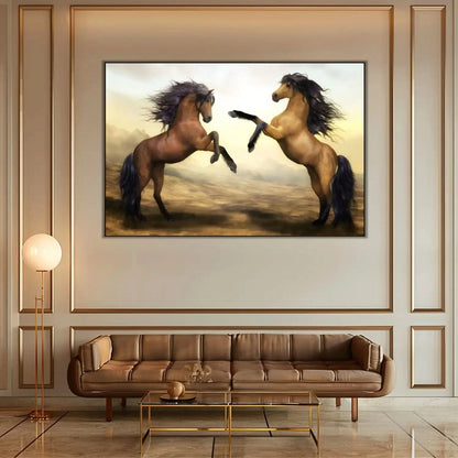 Deux chevaux majestueux se cabrant dans un paysage désertique doré, crinières noires flottantes, ambiance de liberté et de pu