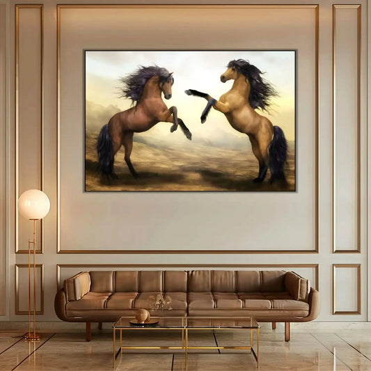 Deux chevaux majestueux se cabrant dans un paysage désertique doré, crinières noires flottantes, ambiance de liberté et de pu