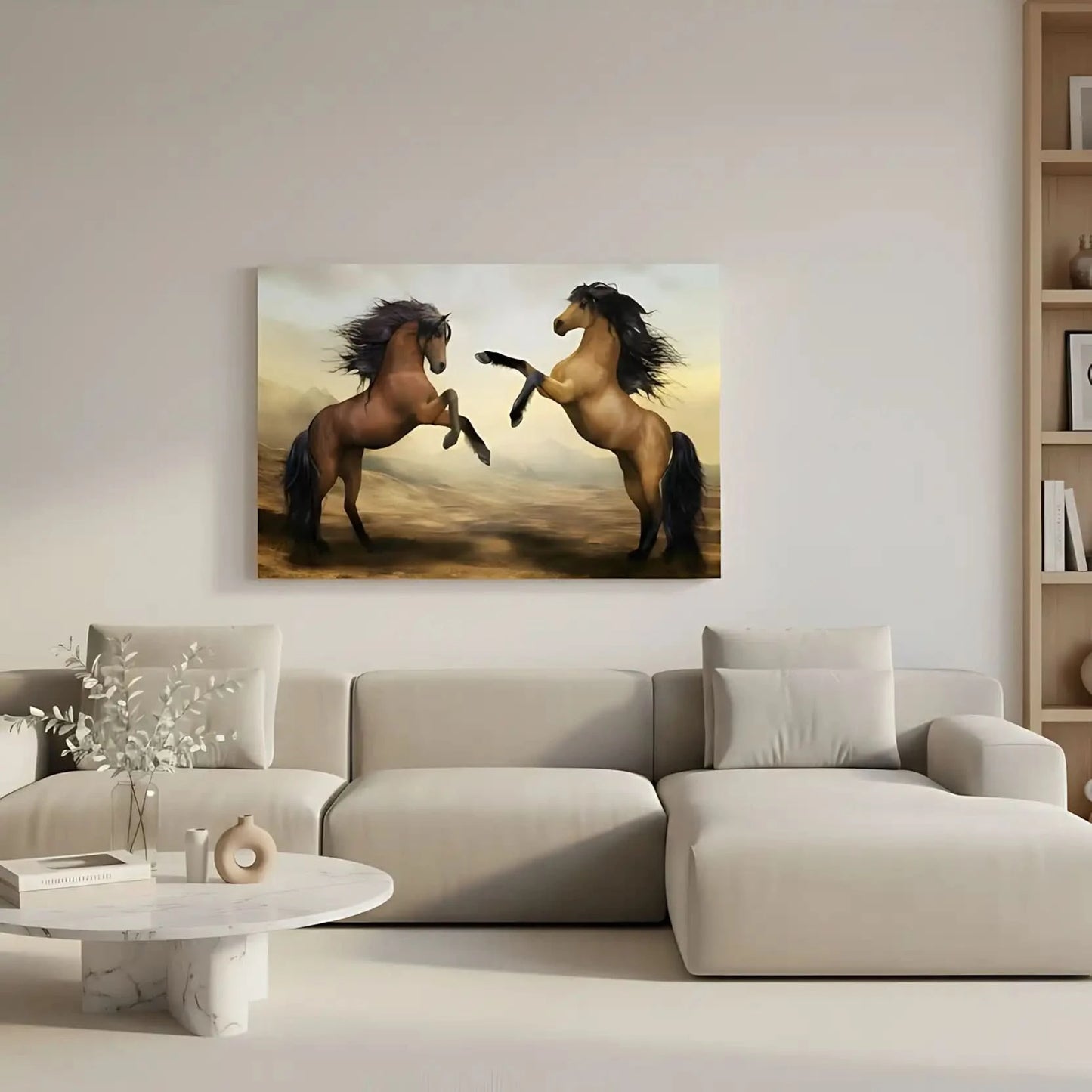 Deux chevaux majestueux se cabrant dans un paysage désertique doré, crinières noires flottantes, ambiance de liberté et de pu