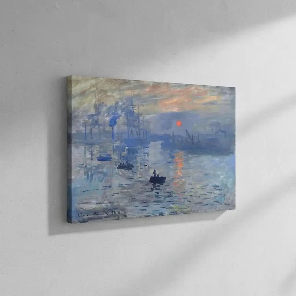 Toile impressionniste avec port au lever du soleil, nuances de bleu profond et gris, ambiance sereine pour salon ou bureau.