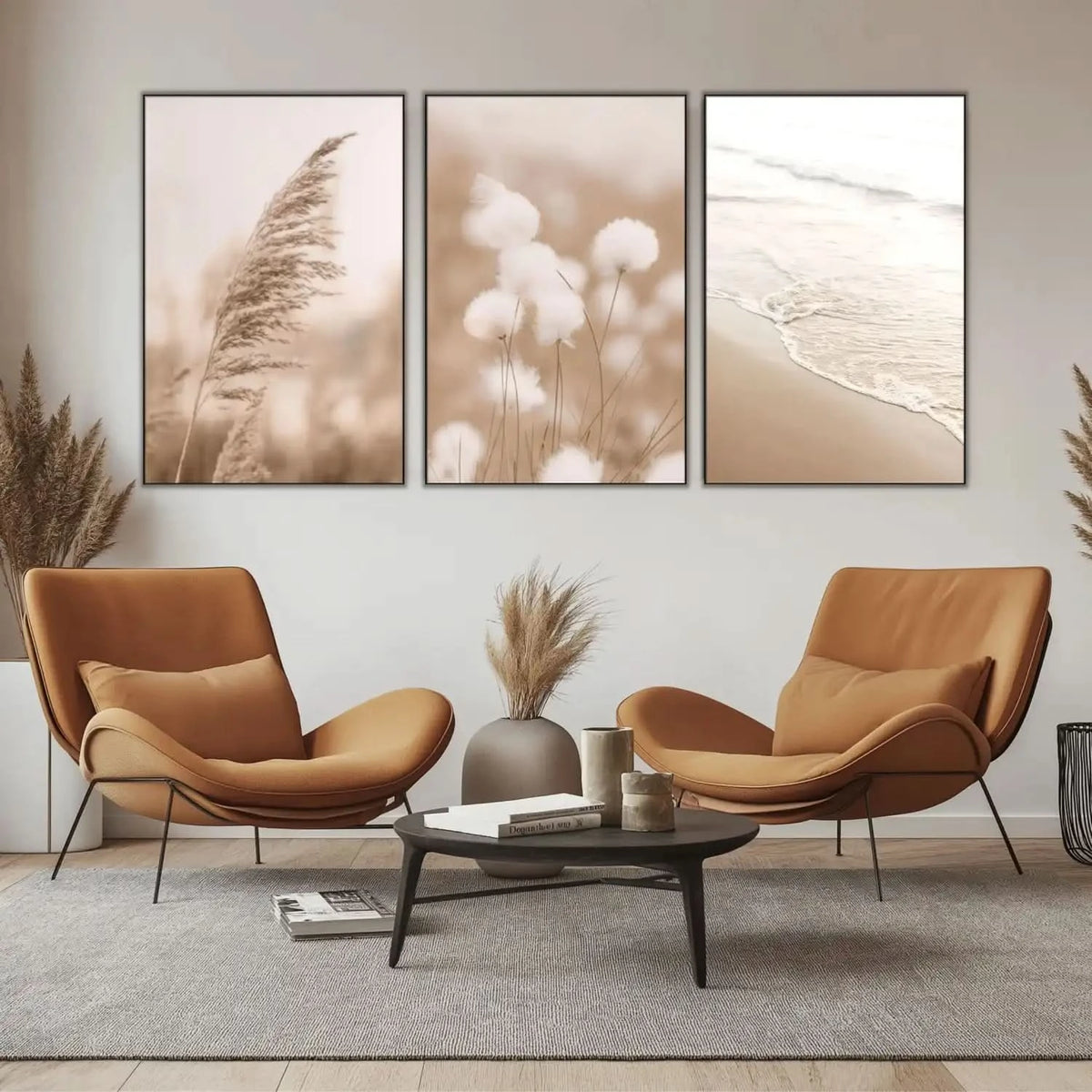 Plage sereine avec vagues douces et sable doré, teintes beige et blanc, ambiance apaisante pour salon ou chambre.