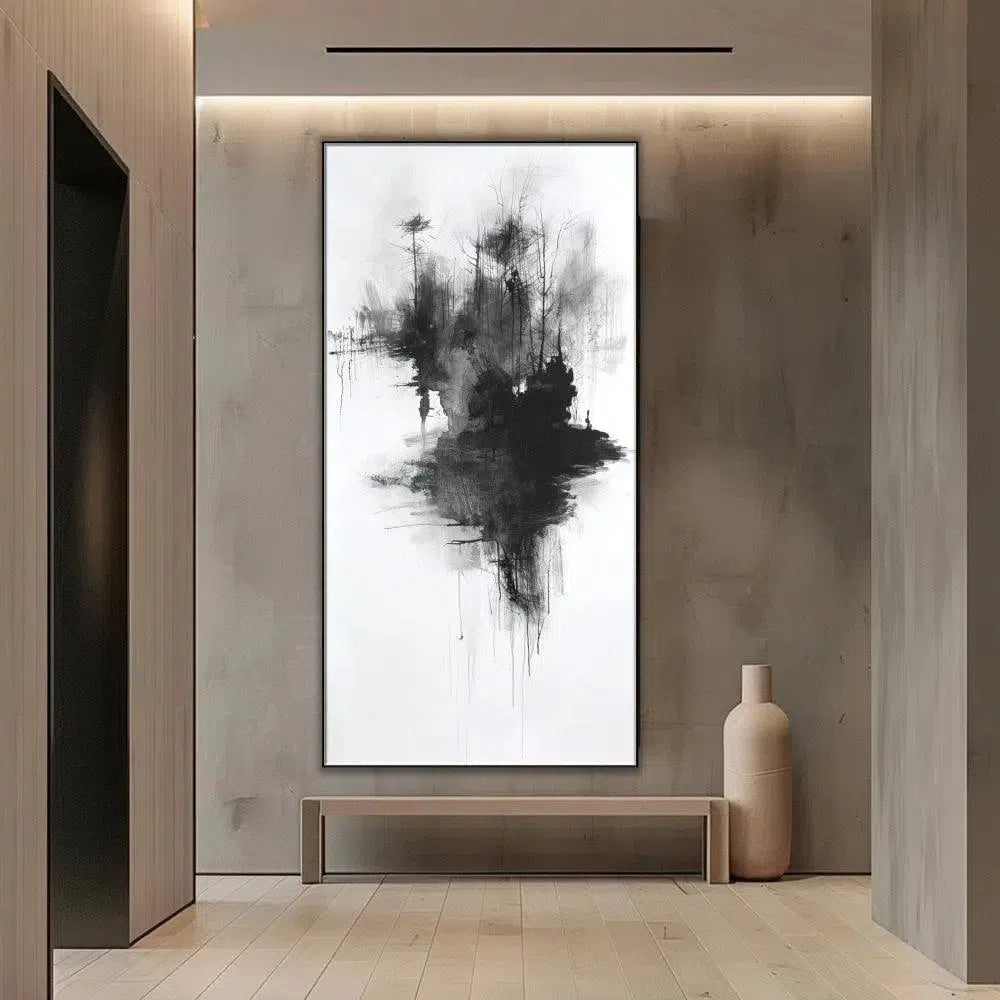 Peinture abstraite en noir et blanc représentant des arbres sombres et une silhouette, idéale pour une décoration moderne de salon.