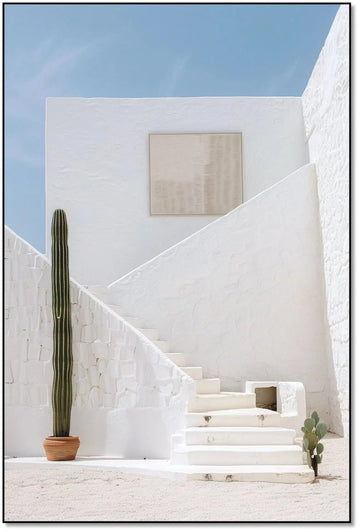 Escalier épuré, cactus vert et ciel bleu limpide, créant une ambiance moderne et minimaliste, idéale pour une décoration simple et tranquille.