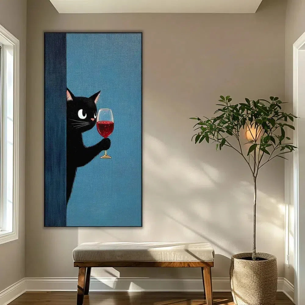 Un chat noir observant mystérieusement avec un verre de vin, créant une atmosphère intrigante, parfait pour une chambre calme.