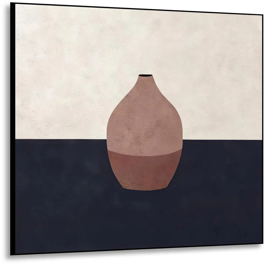 Tableau minimaliste avec vase en terre cuite sur fond contrasté. Élégant et apaisant, idéal pour un salon moderne.