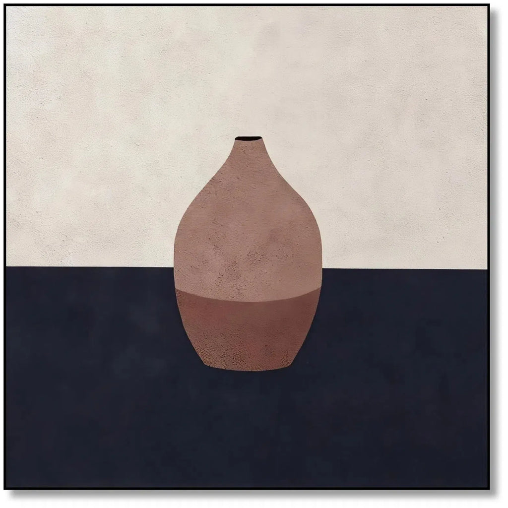 Tableau minimaliste avec vase en terre cuite sur fond contrasté. Élégant et apaisant, idéal pour un salon moderne.