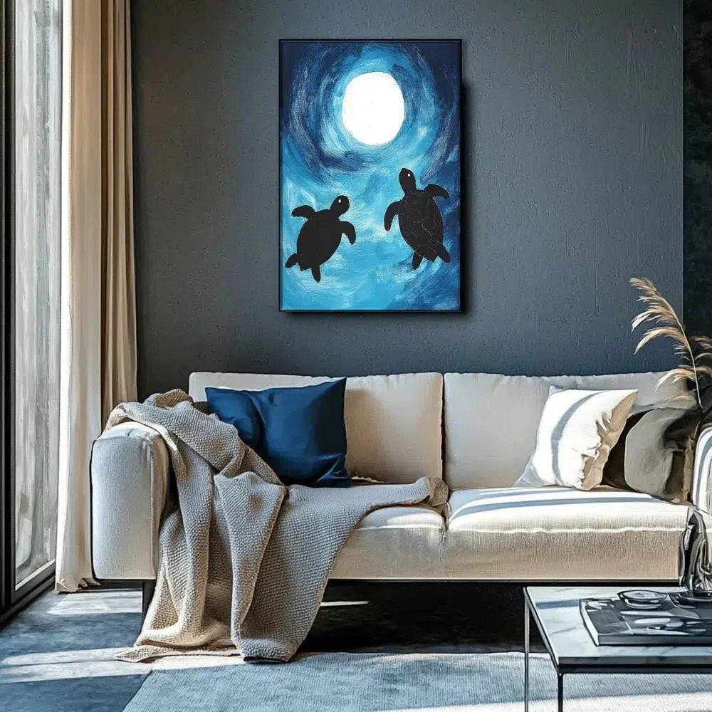 Peinture de deux tortues nageant sous la lumière de la lune, avec un fond bleu vibrant, idéale pour une chambre ou salon moderne.